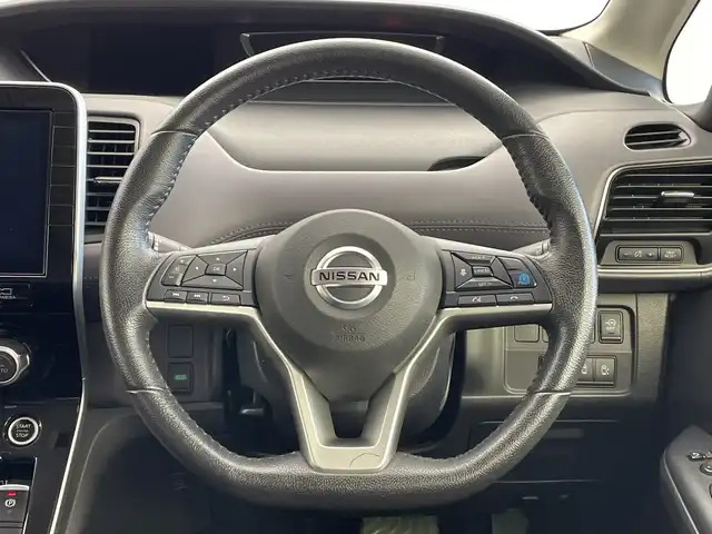 日産 セレナ ハイウェイスター V 新潟県 2020(令2)年 6.3万km アズライトブルー ワンオーナー/純正10インチメモリナビ/　フルセグTV/Bluetooth/CD/DVD/プロパイロット/セーフテパックA/・SRSカーテンエアバッグシステム&サイドエアバッグシステム/・踏み間違い衝突防止アシスト/・インテリジェント パーキングアシスト(駐車支援システム)/・標識検知機能/(進入禁止標識、最高速度標識、一時停止標識)/・インテリジェントアラウンドビューモニター/・インテリジェントDA(ふらつき警報）/・フロント&バックソナー/・ヒーター付ドアミラー/・ステアリングスイッチ/衝突被害軽減ブレーキ/レーンキープアシスト/レーダークルーズコントロール/ブラインドスポットモニター/フリップダウンモニター/両側パワースライドドア/純正ドライブレコーダー/インテリジェントルームミラー/ビルトインETC