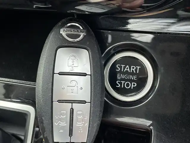 日産 セレナ ハイウェイスター V 新潟県 2020(令2)年 6.3万km アズライトブルー ワンオーナー/純正10インチメモリナビ/　フルセグTV/Bluetooth/CD/DVD/プロパイロット/セーフテパックA/・SRSカーテンエアバッグシステム&サイドエアバッグシステム/・踏み間違い衝突防止アシスト/・インテリジェント パーキングアシスト(駐車支援システム)/・標識検知機能/(進入禁止標識、最高速度標識、一時停止標識)/・インテリジェントアラウンドビューモニター/・インテリジェントDA(ふらつき警報）/・フロント&バックソナー/・ヒーター付ドアミラー/・ステアリングスイッチ/衝突被害軽減ブレーキ/レーンキープアシスト/レーダークルーズコントロール/ブラインドスポットモニター/フリップダウンモニター/両側パワースライドドア/純正ドライブレコーダー/インテリジェントルームミラー/ビルトインETC