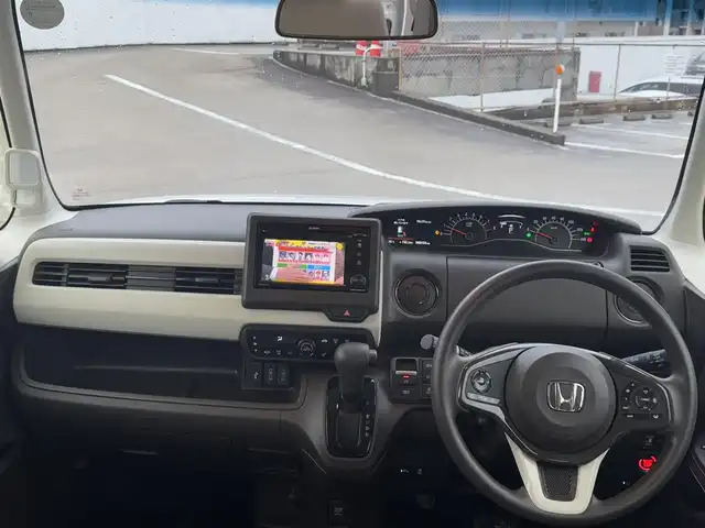 ホンダ Ｎ ＢＯＸ L 広島県 2023(令5)年 4.1万km プラチナホワイトパール ○走行距離：40154km（入庫時）/純正ディスプレイオーディオ（WX-211C）/・Bluetooth/・AM/FM/・ワンセグTV/・CD/Honda SENSING/・衝突軽減ブレーキ（CMBS）/・誤発進抑制機能/・歩行者事故低減ステアリング/・路外逸脱抑制機能/・渋滞追従機能付アダプティブクルーズコントロール（ACC）/・車線維持支援システム（LKAS）/・先行車発進お知らせ機能/・標識認識機能/・後方誤発進抑制機能/・オートハイビーム/バックカメラ/ETC