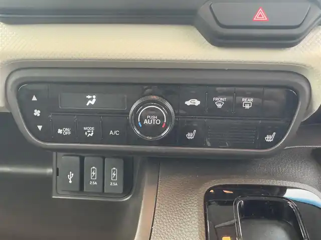 ホンダ Ｎ ＢＯＸ L 広島県 2023(令5)年 4.1万km プラチナホワイトパール ○走行距離：40154km（入庫時）/純正ディスプレイオーディオ（WX-211C）/・Bluetooth/・AM/FM/・ワンセグTV/・CD/Honda SENSING/・衝突軽減ブレーキ（CMBS）/・誤発進抑制機能/・歩行者事故低減ステアリング/・路外逸脱抑制機能/・渋滞追従機能付アダプティブクルーズコントロール（ACC）/・車線維持支援システム（LKAS）/・先行車発進お知らせ機能/・標識認識機能/・後方誤発進抑制機能/・オートハイビーム/バックカメラ/ETC