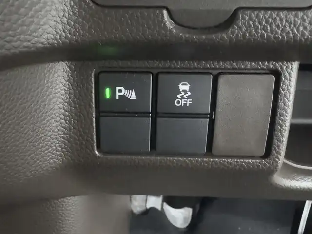 ホンダ Ｎ ＢＯＸ L 広島県 2023(令5)年 4.1万km プラチナホワイトパール ○走行距離：40154km（入庫時）/純正ディスプレイオーディオ（WX-211C）/・Bluetooth/・AM/FM/・ワンセグTV/・CD/Honda SENSING/・衝突軽減ブレーキ（CMBS）/・誤発進抑制機能/・歩行者事故低減ステアリング/・路外逸脱抑制機能/・渋滞追従機能付アダプティブクルーズコントロール（ACC）/・車線維持支援システム（LKAS）/・先行車発進お知らせ機能/・標識認識機能/・後方誤発進抑制機能/・オートハイビーム/バックカメラ/ETC