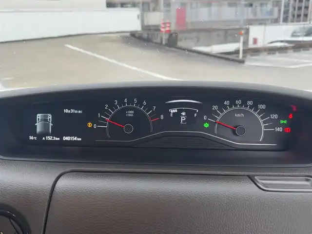 ホンダ Ｎ ＢＯＸ L 広島県 2023(令5)年 4.1万km プラチナホワイトパール ○走行距離：40154km（入庫時）/純正ディスプレイオーディオ（WX-211C）/・Bluetooth/・AM/FM/・ワンセグTV/・CD/Honda SENSING/・衝突軽減ブレーキ（CMBS）/・誤発進抑制機能/・歩行者事故低減ステアリング/・路外逸脱抑制機能/・渋滞追従機能付アダプティブクルーズコントロール（ACC）/・車線維持支援システム（LKAS）/・先行車発進お知らせ機能/・標識認識機能/・後方誤発進抑制機能/・オートハイビーム/バックカメラ/ETC