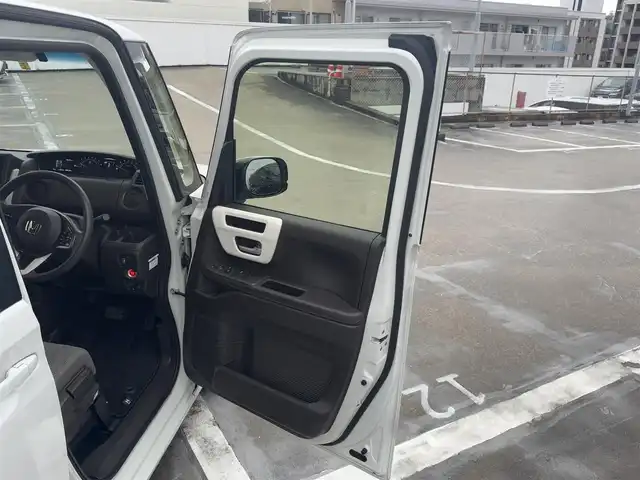 ホンダ Ｎ ＢＯＸ L 広島県 2023(令5)年 4.1万km プラチナホワイトパール ○走行距離：40154km（入庫時）/純正ディスプレイオーディオ（WX-211C）/・Bluetooth/・AM/FM/・ワンセグTV/・CD/Honda SENSING/・衝突軽減ブレーキ（CMBS）/・誤発進抑制機能/・歩行者事故低減ステアリング/・路外逸脱抑制機能/・渋滞追従機能付アダプティブクルーズコントロール（ACC）/・車線維持支援システム（LKAS）/・先行車発進お知らせ機能/・標識認識機能/・後方誤発進抑制機能/・オートハイビーム/バックカメラ/ETC