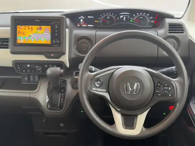 ホンダ Ｎ ＢＯＸ L 広島県 2023(令5)年 4.1万km プラチナホワイトパール ○走行距離：40154km（入庫時）/純正ディスプレイオーディオ（WX-211C）/・Bluetooth/・AM/FM/・ワンセグTV/・CD/Honda SENSING/・衝突軽減ブレーキ（CMBS）/・誤発進抑制機能/・歩行者事故低減ステアリング/・路外逸脱抑制機能/・渋滞追従機能付アダプティブクルーズコントロール（ACC）/・車線維持支援システム（LKAS）/・先行車発進お知らせ機能/・標識認識機能/・後方誤発進抑制機能/・オートハイビーム/バックカメラ/ETC