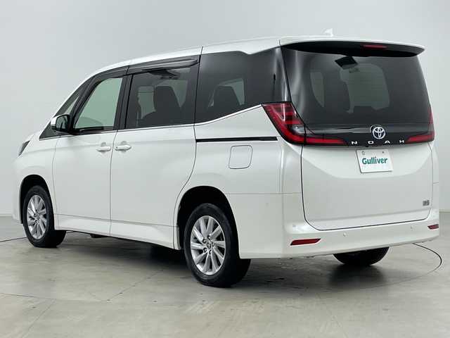 トヨタ ノア ハイブリッド Z 道央・札幌 2022(令4)年 0.4万km ホワイトパールクリスタルシャイン ・４ＷＤ/・純正１０．５インチディスプレイオーディオ＆ナビ＆ＴＶ＆ＢＴ＆ＤＶＤ＆ＣＤ＆ＨＤＭＩ＆ＡｐｐｌｅＣａｒＰｌａｙ＆ＡｎｄｒｏｉｄＡｕｔｏ/・全方向カメラ/・ＴＳＳ/・アダプティブクルーズコントロール/・横滑り防止装置/・レーンキープアシスト/・パーキングアシスト/・両側パワースライドドア/・パワーバックドア/・ハーフレザーシート/・前席シートヒーター/・オートライト/・オートマチックハイビーム/・ＬＥＤヘッドライト＆フォグ/・ステアリングヒーター/・ドアミラーヒーター/・電動パーキングブレーキ/・ブレーキホールド/・社外前後ドライブレコーダー/・純正ビルトインＥＴＣ