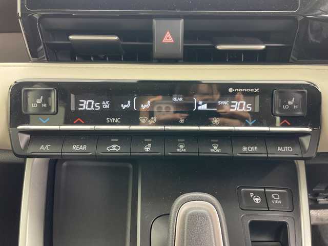 トヨタ ノア ハイブリッド Z 道央・札幌 2022(令4)年 0.4万km ホワイトパールクリスタルシャイン ・４ＷＤ/・純正１０．５インチディスプレイオーディオ＆ナビ＆ＴＶ＆ＢＴ＆ＤＶＤ＆ＣＤ＆ＨＤＭＩ＆ＡｐｐｌｅＣａｒＰｌａｙ＆ＡｎｄｒｏｉｄＡｕｔｏ/・全方向カメラ/・ＴＳＳ/・アダプティブクルーズコントロール/・横滑り防止装置/・レーンキープアシスト/・パーキングアシスト/・両側パワースライドドア/・パワーバックドア/・ハーフレザーシート/・前席シートヒーター/・オートライト/・オートマチックハイビーム/・ＬＥＤヘッドライト＆フォグ/・ステアリングヒーター/・ドアミラーヒーター/・電動パーキングブレーキ/・ブレーキホールド/・社外前後ドライブレコーダー/・純正ビルトインＥＴＣ