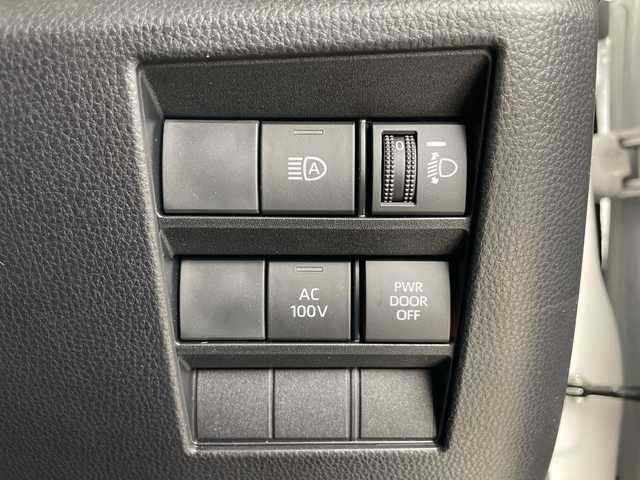 トヨタ ノア ハイブリッド Z 道央・札幌 2022(令4)年 0.4万km ホワイトパールクリスタルシャイン ・４ＷＤ/・純正１０．５インチディスプレイオーディオ＆ナビ＆ＴＶ＆ＢＴ＆ＤＶＤ＆ＣＤ＆ＨＤＭＩ＆ＡｐｐｌｅＣａｒＰｌａｙ＆ＡｎｄｒｏｉｄＡｕｔｏ/・全方向カメラ/・ＴＳＳ/・アダプティブクルーズコントロール/・横滑り防止装置/・レーンキープアシスト/・パーキングアシスト/・両側パワースライドドア/・パワーバックドア/・ハーフレザーシート/・前席シートヒーター/・オートライト/・オートマチックハイビーム/・ＬＥＤヘッドライト＆フォグ/・ステアリングヒーター/・ドアミラーヒーター/・電動パーキングブレーキ/・ブレーキホールド/・社外前後ドライブレコーダー/・純正ビルトインＥＴＣ