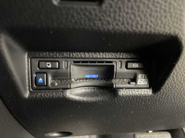 トヨタ ノア ハイブリッド Z 道央・札幌 2022(令4)年 0.4万km ホワイトパールクリスタルシャイン ・４ＷＤ/・純正１０．５インチディスプレイオーディオ＆ナビ＆ＴＶ＆ＢＴ＆ＤＶＤ＆ＣＤ＆ＨＤＭＩ＆ＡｐｐｌｅＣａｒＰｌａｙ＆ＡｎｄｒｏｉｄＡｕｔｏ/・全方向カメラ/・ＴＳＳ/・アダプティブクルーズコントロール/・横滑り防止装置/・レーンキープアシスト/・パーキングアシスト/・両側パワースライドドア/・パワーバックドア/・ハーフレザーシート/・前席シートヒーター/・オートライト/・オートマチックハイビーム/・ＬＥＤヘッドライト＆フォグ/・ステアリングヒーター/・ドアミラーヒーター/・電動パーキングブレーキ/・ブレーキホールド/・社外前後ドライブレコーダー/・純正ビルトインＥＴＣ