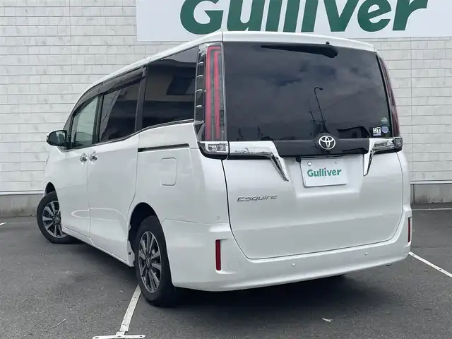 トヨタ エスクァイア Gi 静岡県 2019(令1)年 2.7万km ホワイトパールクリスタルシャイン 社外8インチメモリナビ（AM/FM/CD/DVD）/フルセグTV/Bluetooth接続/トヨタセーフティセンス/レーンキープアシスト/プリクラッシュセーフティ/オートマチックハイビーム/LEDヘッドライト/クルーズコントロール/バックカメラ/アイドリングストップ/両側パワースライドドア/レザーシート/ビルトインETC/前後ドライブレコーダー/レザーシート/前席シートヒーター/純正15インチアルミホイール/横滑り防止装置/純正フロアマット/取扱説明書