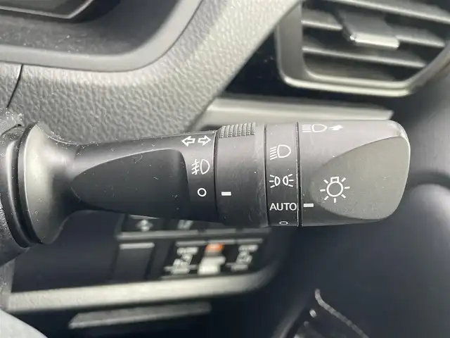 トヨタ エスクァイア Gi 静岡県 2019(令1)年 2.7万km ホワイトパールクリスタルシャイン 社外8インチメモリナビ（AM/FM/CD/DVD）/フルセグTV/Bluetooth接続/トヨタセーフティセンス/レーンキープアシスト/プリクラッシュセーフティ/オートマチックハイビーム/LEDヘッドライト/クルーズコントロール/バックカメラ/アイドリングストップ/両側パワースライドドア/レザーシート/ビルトインETC/前後ドライブレコーダー/レザーシート/前席シートヒーター/純正15インチアルミホイール/横滑り防止装置/純正フロアマット/取扱説明書