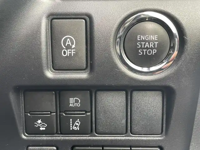 トヨタ エスクァイア Gi 静岡県 2019(令1)年 2.7万km ホワイトパールクリスタルシャイン 社外8インチメモリナビ（AM/FM/CD/DVD）/フルセグTV/Bluetooth接続/トヨタセーフティセンス/レーンキープアシスト/プリクラッシュセーフティ/オートマチックハイビーム/LEDヘッドライト/クルーズコントロール/バックカメラ/アイドリングストップ/両側パワースライドドア/レザーシート/ビルトインETC/前後ドライブレコーダー/レザーシート/前席シートヒーター/純正15インチアルミホイール/横滑り防止装置/純正フロアマット/取扱説明書