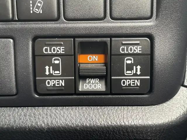 トヨタ エスクァイア Gi 静岡県 2019(令1)年 2.7万km ホワイトパールクリスタルシャイン 社外8インチメモリナビ（AM/FM/CD/DVD）/フルセグTV/Bluetooth接続/トヨタセーフティセンス/レーンキープアシスト/プリクラッシュセーフティ/オートマチックハイビーム/LEDヘッドライト/クルーズコントロール/バックカメラ/アイドリングストップ/両側パワースライドドア/レザーシート/ビルトインETC/前後ドライブレコーダー/レザーシート/前席シートヒーター/純正15インチアルミホイール/横滑り防止装置/純正フロアマット/取扱説明書