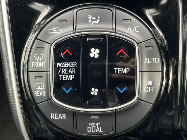 トヨタ エスクァイア Gi 静岡県 2019(令1)年 2.7万km ホワイトパールクリスタルシャイン 社外8インチメモリナビ（AM/FM/CD/DVD）/フルセグTV/Bluetooth接続/トヨタセーフティセンス/レーンキープアシスト/プリクラッシュセーフティ/オートマチックハイビーム/LEDヘッドライト/クルーズコントロール/バックカメラ/アイドリングストップ/両側パワースライドドア/レザーシート/ビルトインETC/前後ドライブレコーダー/レザーシート/前席シートヒーター/純正15インチアルミホイール/横滑り防止装置/純正フロアマット/取扱説明書