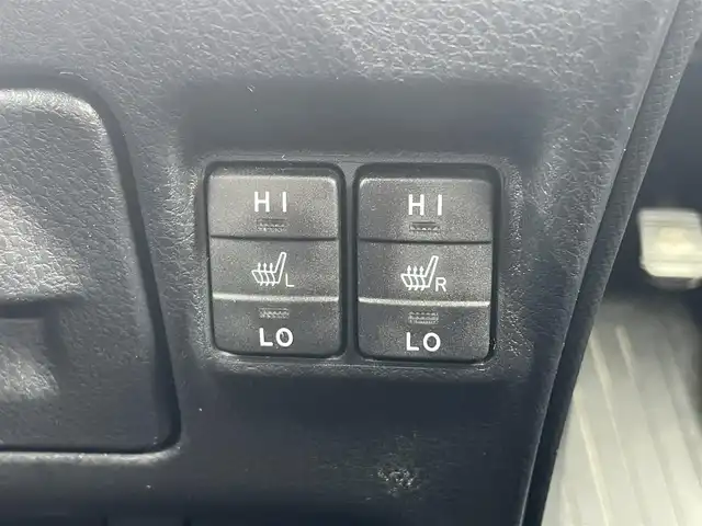 トヨタ エスクァイア Gi 静岡県 2019(令1)年 2.7万km ホワイトパールクリスタルシャイン 社外8インチメモリナビ（AM/FM/CD/DVD）/フルセグTV/Bluetooth接続/トヨタセーフティセンス/レーンキープアシスト/プリクラッシュセーフティ/オートマチックハイビーム/LEDヘッドライト/クルーズコントロール/バックカメラ/アイドリングストップ/両側パワースライドドア/レザーシート/ビルトインETC/前後ドライブレコーダー/レザーシート/前席シートヒーター/純正15インチアルミホイール/横滑り防止装置/純正フロアマット/取扱説明書