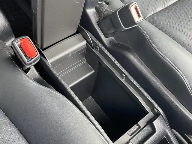 トヨタ エスクァイア Gi 静岡県 2019(令1)年 2.7万km ホワイトパールクリスタルシャイン 社外8インチメモリナビ（AM/FM/CD/DVD）/フルセグTV/Bluetooth接続/トヨタセーフティセンス/レーンキープアシスト/プリクラッシュセーフティ/オートマチックハイビーム/LEDヘッドライト/クルーズコントロール/バックカメラ/アイドリングストップ/両側パワースライドドア/レザーシート/ビルトインETC/前後ドライブレコーダー/レザーシート/前席シートヒーター/純正15インチアルミホイール/横滑り防止装置/純正フロアマット/取扱説明書