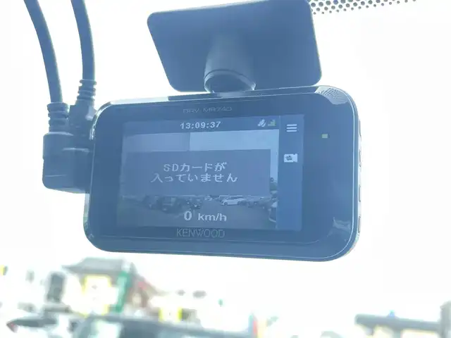 トヨタ エスクァイア Gi 静岡県 2019(令1)年 2.7万km ホワイトパールクリスタルシャイン 社外8インチメモリナビ（AM/FM/CD/DVD）/フルセグTV/Bluetooth接続/トヨタセーフティセンス/レーンキープアシスト/プリクラッシュセーフティ/オートマチックハイビーム/LEDヘッドライト/クルーズコントロール/バックカメラ/アイドリングストップ/両側パワースライドドア/レザーシート/ビルトインETC/前後ドライブレコーダー/レザーシート/前席シートヒーター/純正15インチアルミホイール/横滑り防止装置/純正フロアマット/取扱説明書