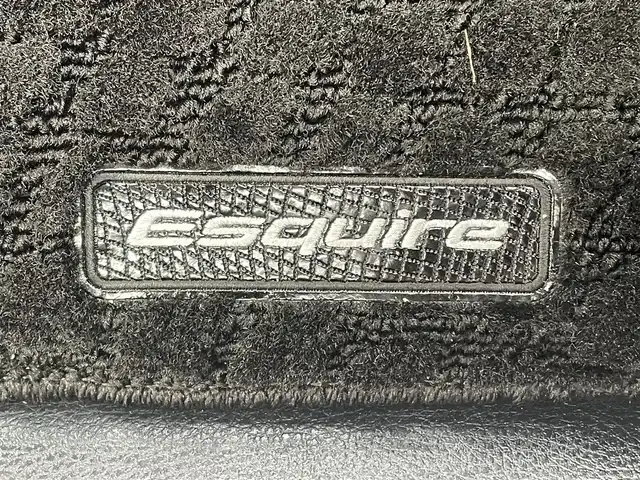 トヨタ エスクァイア Gi 静岡県 2019(令1)年 2.7万km ホワイトパールクリスタルシャイン 社外8インチメモリナビ（AM/FM/CD/DVD）/フルセグTV/Bluetooth接続/トヨタセーフティセンス/レーンキープアシスト/プリクラッシュセーフティ/オートマチックハイビーム/LEDヘッドライト/クルーズコントロール/バックカメラ/アイドリングストップ/両側パワースライドドア/レザーシート/ビルトインETC/前後ドライブレコーダー/レザーシート/前席シートヒーター/純正15インチアルミホイール/横滑り防止装置/純正フロアマット/取扱説明書