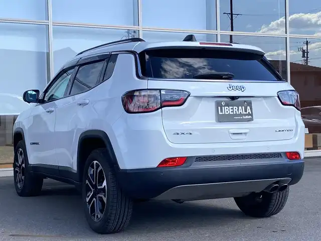 クライスラー・ジープ ジープ コンパス リミテッド 岐阜県 2021(令3)年 1.2万km パール オーディオナビゲーションシステム/　フルセグTV Bluetooth USB/　AppleCarPlay　Android Auto/アダプティブ クルーズ コントロール STOP GO機能付/LaneSense 車線逸脱警報プラス/前面衝突警報 クラッシュミティゲーション付/ブラインドスポットモニター リアクロスパスディテクション/ParkSenseフロント リアパークアシスト/ParkSense縦列 並列パークアシスト/Parkview リアバックアップカメラ/サラウンドビューカメラ/パワーバックドア/ブラックルーフレール