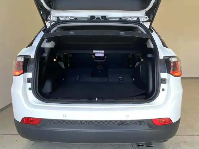 クライスラー・ジープ ジープ コンパス リミテッド 岐阜県 2021(令3)年 1.2万km パール オーディオナビゲーションシステム/　フルセグTV Bluetooth USB/　AppleCarPlay　Android Auto/アダプティブ クルーズ コントロール STOP GO機能付/LaneSense 車線逸脱警報プラス/前面衝突警報 クラッシュミティゲーション付/ブラインドスポットモニター リアクロスパスディテクション/ParkSenseフロント リアパークアシスト/ParkSense縦列 並列パークアシスト/Parkview リアバックアップカメラ/サラウンドビューカメラ/パワーバックドア/ブラックルーフレール