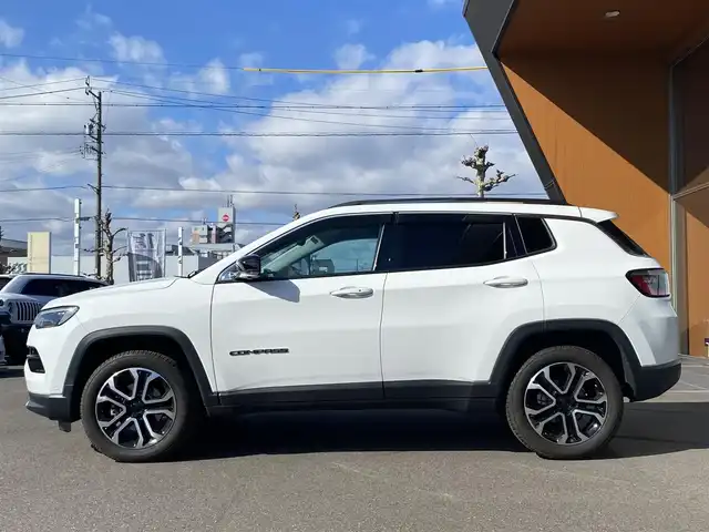 クライスラー・ジープ ジープ コンパス リミテッド 岐阜県 2021(令3)年 1.2万km パール オーディオナビゲーションシステム/　フルセグTV Bluetooth USB/　AppleCarPlay　Android Auto/アダプティブ クルーズ コントロール STOP GO機能付/LaneSense 車線逸脱警報プラス/前面衝突警報 クラッシュミティゲーション付/ブラインドスポットモニター リアクロスパスディテクション/ParkSenseフロント リアパークアシスト/ParkSense縦列 並列パークアシスト/Parkview リアバックアップカメラ/サラウンドビューカメラ/パワーバックドア/ブラックルーフレール