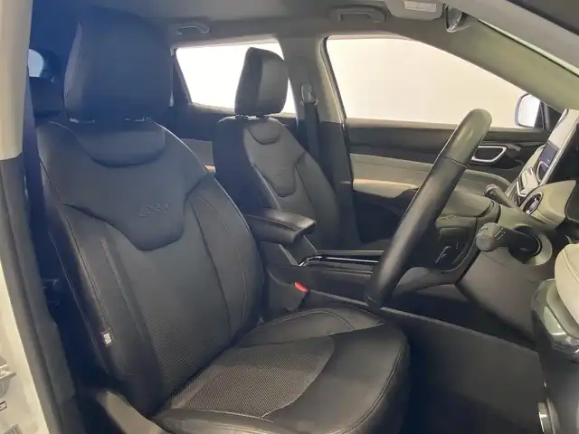 クライスラー・ジープ ジープ コンパス リミテッド 岐阜県 2021(令3)年 1.2万km パール オーディオナビゲーションシステム/　フルセグTV Bluetooth USB/　AppleCarPlay　Android Auto/アダプティブ クルーズ コントロール STOP GO機能付/LaneSense 車線逸脱警報プラス/前面衝突警報 クラッシュミティゲーション付/ブラインドスポットモニター リアクロスパスディテクション/ParkSenseフロント リアパークアシスト/ParkSense縦列 並列パークアシスト/Parkview リアバックアップカメラ/サラウンドビューカメラ/パワーバックドア/ブラックルーフレール