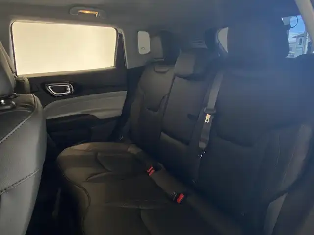 クライスラー・ジープ ジープ コンパス リミテッド 岐阜県 2021(令3)年 1.2万km パール オーディオナビゲーションシステム/　フルセグTV Bluetooth USB/　AppleCarPlay　Android Auto/アダプティブ クルーズ コントロール STOP GO機能付/LaneSense 車線逸脱警報プラス/前面衝突警報 クラッシュミティゲーション付/ブラインドスポットモニター リアクロスパスディテクション/ParkSenseフロント リアパークアシスト/ParkSense縦列 並列パークアシスト/Parkview リアバックアップカメラ/サラウンドビューカメラ/パワーバックドア/ブラックルーフレール