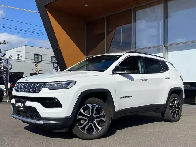 クライスラー・ジープ ジープ コンパス リミテッド 岐阜県 2021(令3)年 1.2万km パール オーディオナビゲーションシステム/　フルセグTV Bluetooth USB/　AppleCarPlay　Android Auto/アダプティブ クルーズ コントロール STOP GO機能付/LaneSense 車線逸脱警報プラス/前面衝突警報 クラッシュミティゲーション付/ブラインドスポットモニター リアクロスパスディテクション/ParkSenseフロント リアパークアシスト/ParkSense縦列 並列パークアシスト/Parkview リアバックアップカメラ/サラウンドビューカメラ/パワーバックドア/ブラックルーフレール