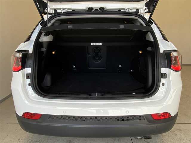 クライスラー・ジープ ジープ コンパス リミテッド 岐阜県 2021(令3)年 1.2万km パール オーディオナビゲーションシステム/　フルセグTV Bluetooth USB/　AppleCarPlay　Android Auto/アダプティブ クルーズ コントロール STOP GO機能付/LaneSense 車線逸脱警報プラス/前面衝突警報 クラッシュミティゲーション付/ブラインドスポットモニター リアクロスパスディテクション/ParkSenseフロント リアパークアシスト/ParkSense縦列 並列パークアシスト/Parkview リアバックアップカメラ/サラウンドビューカメラ/パワーバックドア/ブラックルーフレール