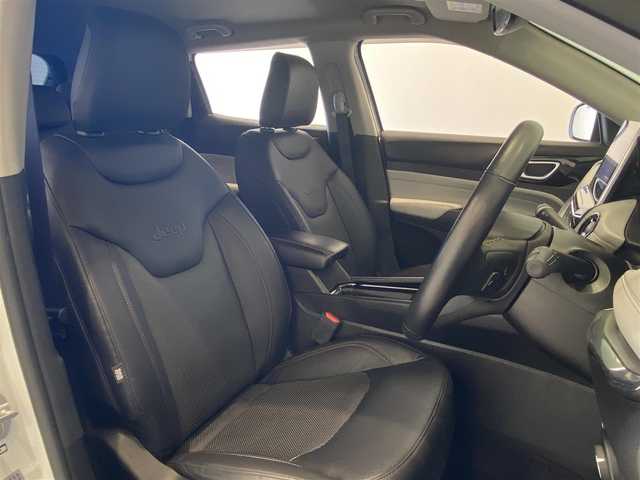 クライスラー・ジープ ジープ コンパス リミテッド 岐阜県 2021(令3)年 1.2万km パール オーディオナビゲーションシステム/　フルセグTV Bluetooth USB/　AppleCarPlay　Android Auto/アダプティブ クルーズ コントロール STOP GO機能付/LaneSense 車線逸脱警報プラス/前面衝突警報 クラッシュミティゲーション付/ブラインドスポットモニター リアクロスパスディテクション/ParkSenseフロント リアパークアシスト/ParkSense縦列 並列パークアシスト/Parkview リアバックアップカメラ/サラウンドビューカメラ/パワーバックドア/ブラックルーフレール