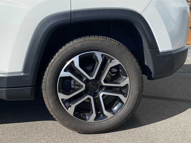 クライスラー・ジープ ジープ コンパス リミテッド 岐阜県 2021(令3)年 1.2万km パール オーディオナビゲーションシステム/　フルセグTV Bluetooth USB/　AppleCarPlay　Android Auto/アダプティブ クルーズ コントロール STOP GO機能付/LaneSense 車線逸脱警報プラス/前面衝突警報 クラッシュミティゲーション付/ブラインドスポットモニター リアクロスパスディテクション/ParkSenseフロント リアパークアシスト/ParkSense縦列 並列パークアシスト/Parkview リアバックアップカメラ/サラウンドビューカメラ/パワーバックドア/ブラックルーフレール