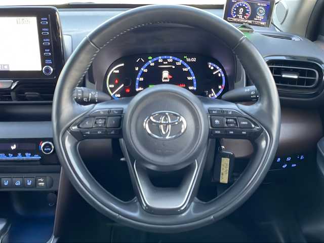 トヨタ ヤリスクロス ハイブリッド Z 岩手県 2020(令2)年 8.6万km ホワイトパールクリスタルシャイン 8型ナビ 全周囲C アドバンスドP ドラレコ シートヒーター ハーフレザーシート ビルドインETC2.0 レーダークルーズ ステアヒーター BSM 純正18インチAW ヒーター付ドアミラー オートLEDライト ダウンヒルアシスト