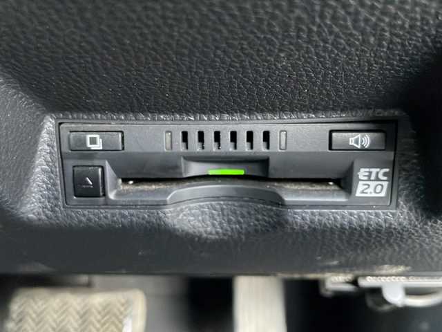 トヨタ ヤリスクロス ハイブリッド Z 岩手県 2020(令2)年 8.6万km ホワイトパールクリスタルシャイン 8型ナビ 全周囲C アドバンスドP ドラレコ シートヒーター ハーフレザーシート ビルドインETC2.0 レーダークルーズ ステアヒーター BSM 純正18インチAW ヒーター付ドアミラー オートLEDライト ダウンヒルアシスト