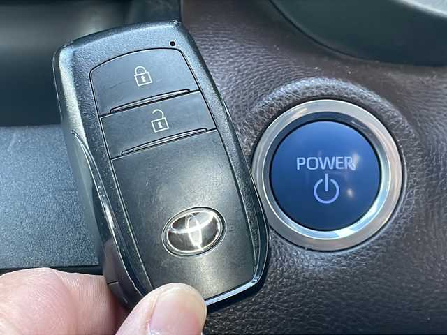 トヨタ ヤリスクロス ハイブリッド Z 岩手県 2020(令2)年 8.6万km ホワイトパールクリスタルシャイン 8型ナビ 全周囲C アドバンスドP ドラレコ シートヒーター ハーフレザーシート ビルドインETC2.0 レーダークルーズ ステアヒーター BSM 純正18インチAW ヒーター付ドアミラー オートLEDライト ダウンヒルアシスト