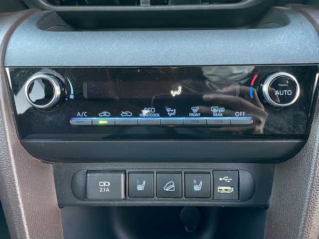 トヨタ ヤリスクロス ハイブリッド Z 岩手県 2020(令2)年 8.6万km ホワイトパールクリスタルシャイン 8型ナビ 全周囲C アドバンスドP ドラレコ シートヒーター ハーフレザーシート ビルドインETC2.0 レーダークルーズ ステアヒーター BSM 純正18インチAW ヒーター付ドアミラー オートLEDライト ダウンヒルアシスト