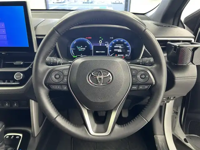 トヨタ カローラ クロス ハイブリッド Z 奈良県 2025(令7)年 1万km プラチナホワイトパールマイカ ・トヨタセーフティセンス/・プリクラッシュセーフティー/・レーンディーパーチャーアラート/・レーダークルーズコントロール/・レーンキープアシスト/・オートマチックハイビーム/・ロードサインアシスト/・先行車発進告知機能/寒冷地仕様/純正ディスプレイオーディオ１０．５インチ/・フルセグTV/Bluetooth/applecarplay//androidauto/miracast/HDMI /バックカメラ　/パワーシート/・ハーフレザーシート/・シートヒーター/ステアリングヒーター/電動リアゲート/SOSコール/純正フロアマット/LEDヘッドライト/・レベライザー有
