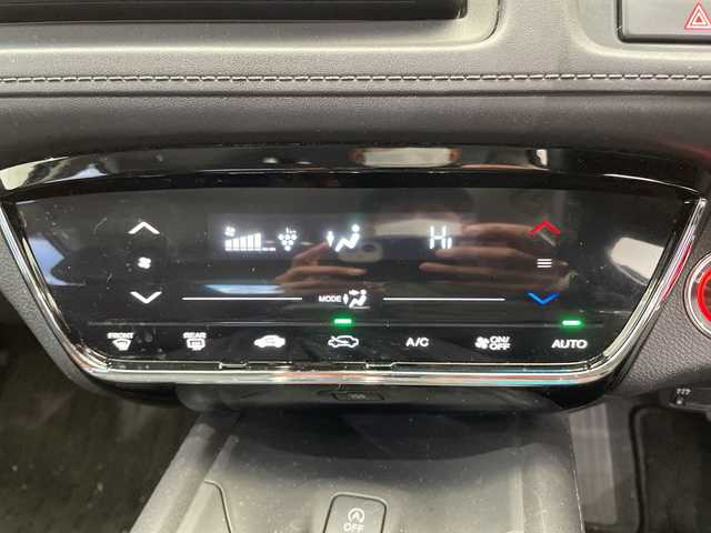 ホンダ ヴェゼル X ホンダセンシング 栃木県 2020(令2)年 4.1万km クリスタルブラックパール 純正ナビ/(CD/Bluetooth)/バックカメラ/ホンダセンシング/レーダークルーズコントロール/車線逸脱装置/ビルトインETC/前後ドライブレコーダー/自動防眩ミラー/オートエアコン/LEDヘッドライト/本革ステアリング/ステアリングスイッチ/純正アルミホイール/純正フロアマット