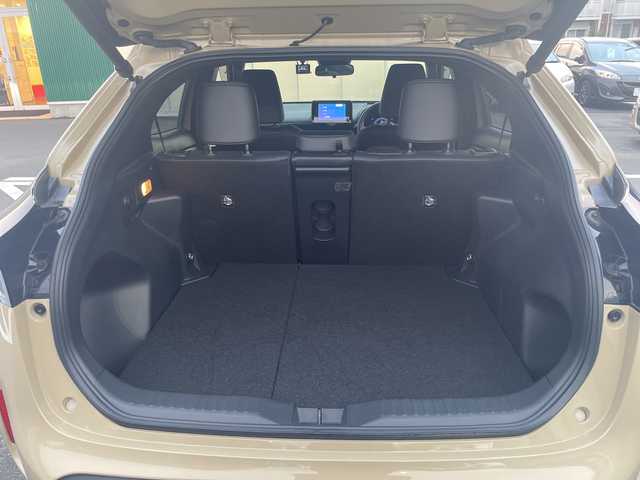 トヨタ ヤリスクロス Z 神奈川県 2024(令6)年 0.2万km ベージュ 純正ナビ/フルセグ/Bluetooth/USB/HDMI　/追従クルーズコントロール　/全周囲カメラ　/パワーバックドア　/前後コーナーセンサー　/クリアランスソナー　/パワーシート　/シートヒーターＤ＋Ｎ席　/ビルドインＥＴＣ2.0/前後ドライブレコーダー/LEDヘッドライト/オートマチックハイビーム/オートライト/フォグライト/スマートキー/プッシュスタート/純正アルミホイール/純正フロアマット/電動格納ミラー/ドアバイザー/ABS/横滑り防止装置/衝突被害軽減システム/盗難防止装置