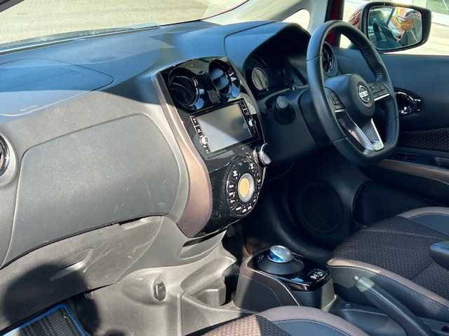 日産 ノート e－パワー メダリスト 宮城県 2018(平30)年 6.9万km 赤 ワンオーナー/純正ナビ（FM AM フルセグTV Bluetooth DVD SD Blu-ray）/全方位カメラ/バックカメラ/クルーズコントロール/ドライブレコーダー/ワイドミラー/ハーフレザーシート/ETC/LEDヘッドライト/純正フロアマット/純正アルミホイール/スマートキー/スペアキー×１/プリクラッシュセーフティ
