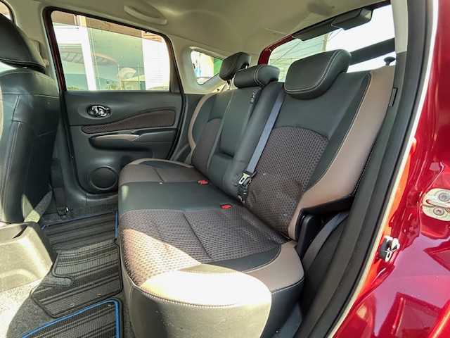 日産 ノート e－パワー メダリスト 宮城県 2018(平30)年 6.9万km 赤 ワンオーナー/純正ナビ（FM AM フルセグTV Bluetooth DVD SD Blu-ray）/全方位カメラ/バックカメラ/クルーズコントロール/ドライブレコーダー/ワイドミラー/ハーフレザーシート/ETC/LEDヘッドライト/純正フロアマット/純正アルミホイール/スマートキー/スペアキー×１/プリクラッシュセーフティ