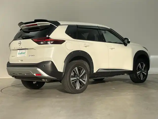 日産 エクストレイル G e－4ORCE 埼玉県 2024(令6)年 0.7万km ブリリアントホワイトパール BOSEオーディオ/アラウンドビューモニター/インテリジェントルームミラー/純正ナビ/フルセグTV/HUD/バグガード/オーバーフェンダー/リフトアップ/リアスポイラー/パワーシート/シートヒーター/シートメモリー/ハンドルヒーター/100v電源/LEDヘッドライト/19インチ純正アルミホイール/ETC2.0/BSM