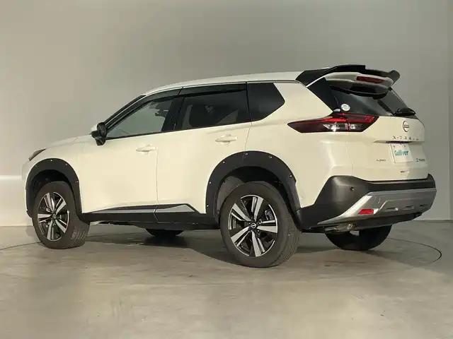 日産 エクストレイル G e－4ORCE 埼玉県 2024(令6)年 0.7万km ブリリアントホワイトパール BOSEオーディオ/アラウンドビューモニター/インテリジェントルームミラー/純正ナビ/フルセグTV/HUD/バグガード/オーバーフェンダー/リフトアップ/リアスポイラー/パワーシート/シートヒーター/シートメモリー/ハンドルヒーター/100v電源/LEDヘッドライト/19インチ純正アルミホイール/ETC2.0/BSM