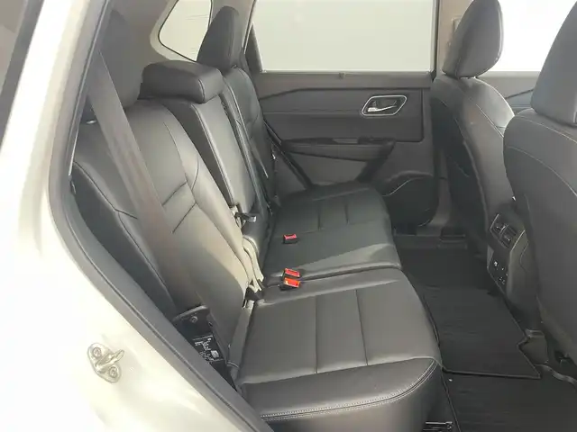 日産 エクストレイル G e－4ORCE 埼玉県 2024(令6)年 0.7万km ブリリアントホワイトパール BOSEオーディオ/アラウンドビューモニター/インテリジェントルームミラー/純正ナビ/フルセグTV/HUD/バグガード/オーバーフェンダー/リフトアップ/リアスポイラー/パワーシート/シートヒーター/シートメモリー/ハンドルヒーター/100v電源/LEDヘッドライト/19インチ純正アルミホイール/ETC2.0/BSM