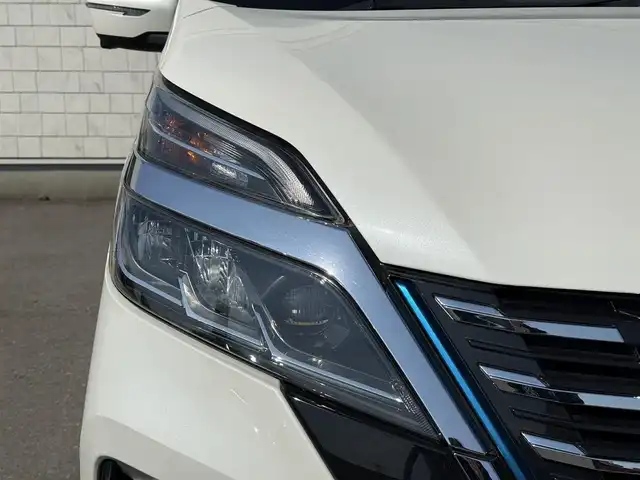 日産 セレナ e－パワー ハイウェイスター V 福岡県 2020(令2)年 3.4万km ブリリアントホワイトパール 純正10型SDナビ(フルセグTV/CD/DVD/BT)アラウンドビューモニタープロパイロットエマージェンシーブレーキコーナーセンサーBSM両側パワスラドラレコETCUSBポート純正LEDヘッドライト純正フロアマット純正16インチアルミホイール