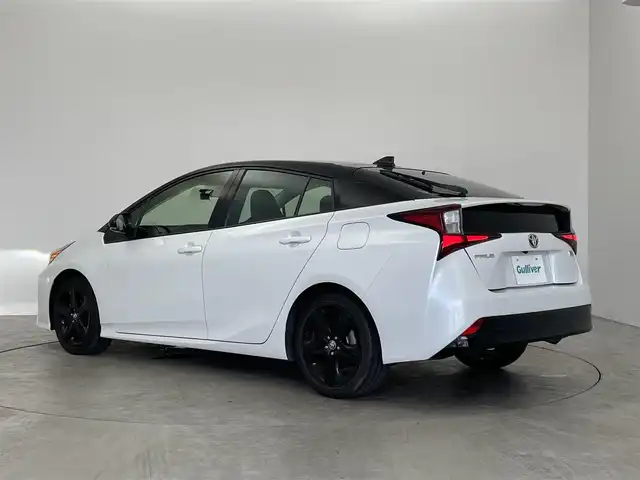 トヨタ プリウス S ツーリングセレ ブラックED 埼玉県 2021(令3)年 3.2万km パール 純正ディスプレイオーディオ/ Bluetooth USB接続/バックカメラ/トヨタセーフティセンス/プリクラッシュセーフティ/クリアランスソナー/パーキングアシストブレーキ/ふらつき検知/先行車発進のお知らせ/クルーズコントロール/ビルトインETC/ドライブレコーダー/シートヒーター/純正17インチアルミホイール/LEDオートライト/オートハイビーム/フォグライト/純正フロアマット/プッシュスタート/スマートキー
