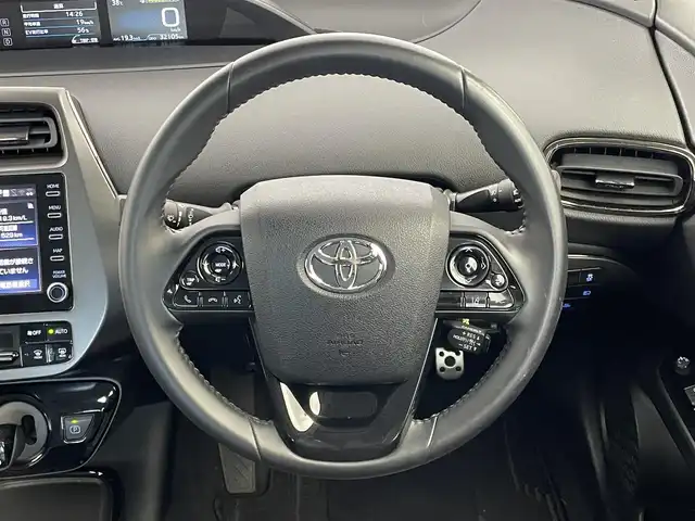 トヨタ プリウス S ツーリングセレ ブラックED 埼玉県 2021(令3)年 3.2万km パール 純正ディスプレイオーディオ/ Bluetooth USB接続/バックカメラ/トヨタセーフティセンス/プリクラッシュセーフティ/クリアランスソナー/パーキングアシストブレーキ/ふらつき検知/先行車発進のお知らせ/クルーズコントロール/ビルトインETC/ドライブレコーダー/シートヒーター/純正17インチアルミホイール/LEDオートライト/オートハイビーム/フォグライト/純正フロアマット/プッシュスタート/スマートキー