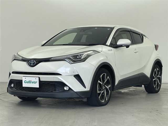 トヨタ Ｃ－ＨＲ G 群馬県 2019(令1)年 6.6万km ホワイトパールクリスタルシャイン Bi-Beam LEDヘッドランプ(オートレベリング機能付)/ ・LEDクリアランスランプ/LEDシーケンシャルターンランプ/LEDデイライト/バックカメラ/リヤクロストラフィックアラート/ブラック本革シート/＝＝＝＝＝/純正9インチナビ/(AM/FM/Bluetooth/フルセグTV/CD/DVD/SD)/ブラインドスポットモニター/クリアランス/バックソナー/Toyota Safety Sense/ ・プリクラッシュセーフティシステム/ ・レーンディパーチャーアラート/ ・オートマチックハイビーム/ ・レーダークルーズコントロール/前席シートヒーター/ビルトインETC/電動パーキングブレーキ/オートブレーキホールド/プッシュスタート/スマートキー