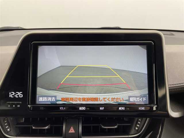 トヨタ Ｃ－ＨＲ G 群馬県 2019(令1)年 6.6万km ホワイトパールクリスタルシャイン Bi-Beam LEDヘッドランプ(オートレベリング機能付)/ ・LEDクリアランスランプ/LEDシーケンシャルターンランプ/LEDデイライト/バックカメラ/リヤクロストラフィックアラート/ブラック本革シート/＝＝＝＝＝/純正9インチナビ/(AM/FM/Bluetooth/フルセグTV/CD/DVD/SD)/ブラインドスポットモニター/クリアランス/バックソナー/Toyota Safety Sense/ ・プリクラッシュセーフティシステム/ ・レーンディパーチャーアラート/ ・オートマチックハイビーム/ ・レーダークルーズコントロール/前席シートヒーター/ビルトインETC/電動パーキングブレーキ/オートブレーキホールド/プッシュスタート/スマートキー
