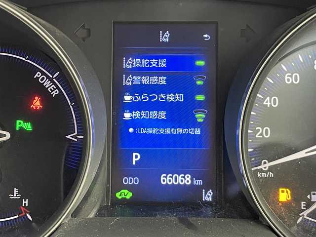 トヨタ Ｃ－ＨＲ G 群馬県 2019(令1)年 6.6万km ホワイトパールクリスタルシャイン Bi-Beam LEDヘッドランプ(オートレベリング機能付)/ ・LEDクリアランスランプ/LEDシーケンシャルターンランプ/LEDデイライト/バックカメラ/リヤクロストラフィックアラート/ブラック本革シート/＝＝＝＝＝/純正9インチナビ/(AM/FM/Bluetooth/フルセグTV/CD/DVD/SD)/ブラインドスポットモニター/クリアランス/バックソナー/Toyota Safety Sense/ ・プリクラッシュセーフティシステム/ ・レーンディパーチャーアラート/ ・オートマチックハイビーム/ ・レーダークルーズコントロール/前席シートヒーター/ビルトインETC/電動パーキングブレーキ/オートブレーキホールド/プッシュスタート/スマートキー