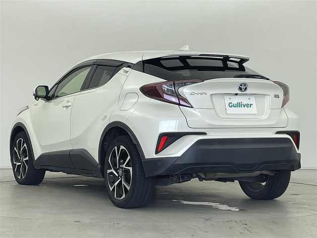 トヨタ Ｃ－ＨＲ G 群馬県 2019(令1)年 6.6万km ホワイトパールクリスタルシャイン Bi-Beam LEDヘッドランプ(オートレベリング機能付)/ ・LEDクリアランスランプ/LEDシーケンシャルターンランプ/LEDデイライト/バックカメラ/リヤクロストラフィックアラート/ブラック本革シート/＝＝＝＝＝/純正9インチナビ/(AM/FM/Bluetooth/フルセグTV/CD/DVD/SD)/ブラインドスポットモニター/クリアランス/バックソナー/Toyota Safety Sense/ ・プリクラッシュセーフティシステム/ ・レーンディパーチャーアラート/ ・オートマチックハイビーム/ ・レーダークルーズコントロール/前席シートヒーター/ビルトインETC/電動パーキングブレーキ/オートブレーキホールド/プッシュスタート/スマートキー