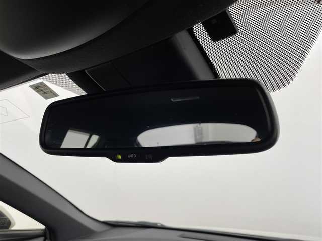 トヨタ Ｃ－ＨＲ G 群馬県 2019(令1)年 6.6万km ホワイトパールクリスタルシャイン Bi-Beam LEDヘッドランプ(オートレベリング機能付)/ ・LEDクリアランスランプ/LEDシーケンシャルターンランプ/LEDデイライト/バックカメラ/リヤクロストラフィックアラート/ブラック本革シート/＝＝＝＝＝/純正9インチナビ/(AM/FM/Bluetooth/フルセグTV/CD/DVD/SD)/ブラインドスポットモニター/クリアランス/バックソナー/Toyota Safety Sense/ ・プリクラッシュセーフティシステム/ ・レーンディパーチャーアラート/ ・オートマチックハイビーム/ ・レーダークルーズコントロール/前席シートヒーター/ビルトインETC/電動パーキングブレーキ/オートブレーキホールド/プッシュスタート/スマートキー